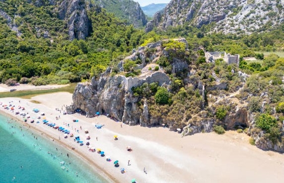 Çıralı Tatil Rehberi 2025: Huzur Dolu Bir Kaçış ve Antalya Havalimanı Transfer Seçenekleri